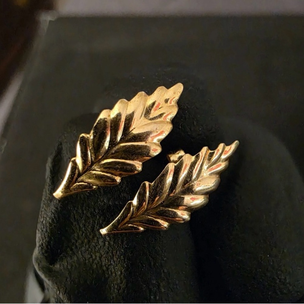14k yellow gold Leaf Design earrings